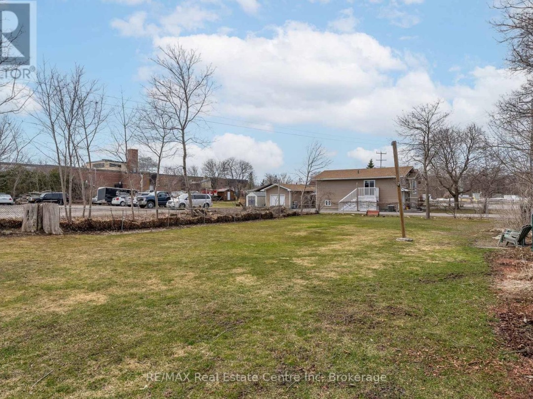 24 LINDSAY STREET, Kawartha Lakes (Fenelon Falls)