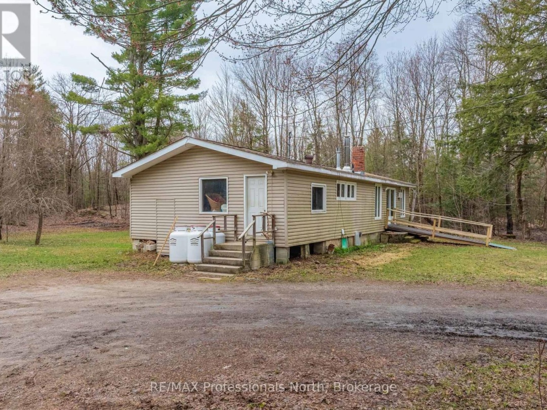 1056 KIRK LINE W, Bracebridge (Macaulay)