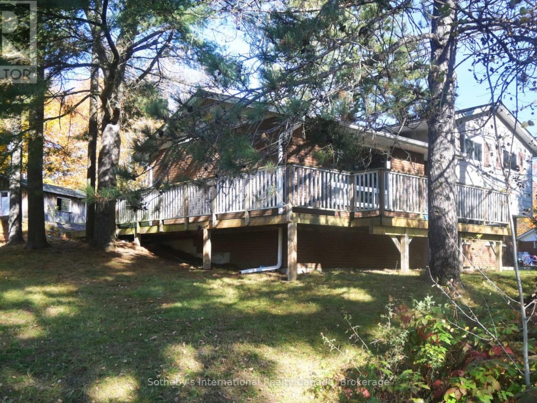 6 PLEASANTVIEW DRIVE, 