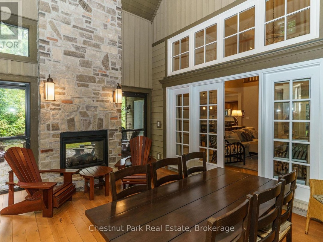 501 GLEN ABBEY WAY E, 