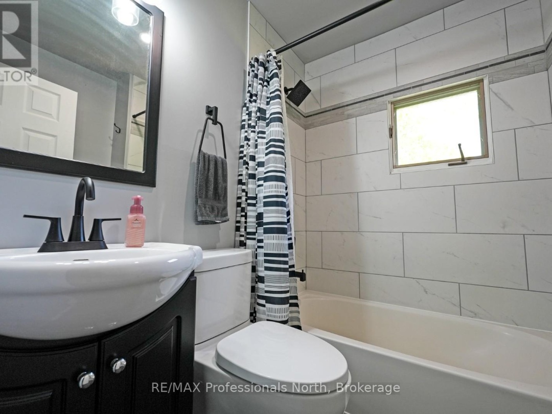 2473 North Shore Road, Algonquin Highlands (Stanhope)