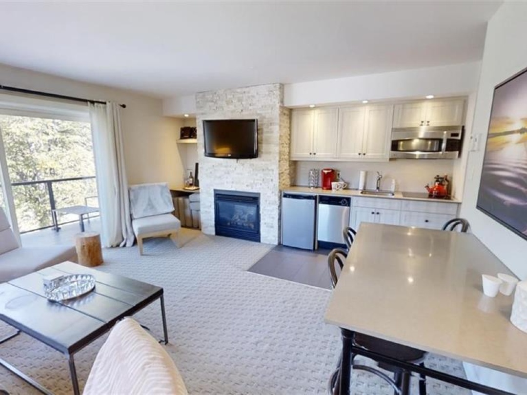 1235 Deerhurst Drive Unit# 52 307, Peninsula Lake