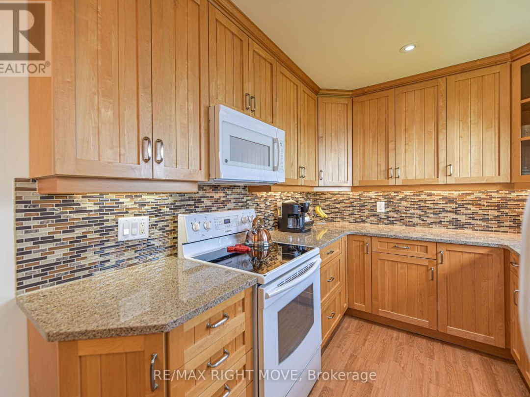 905 WOODLAND DRIVE, 