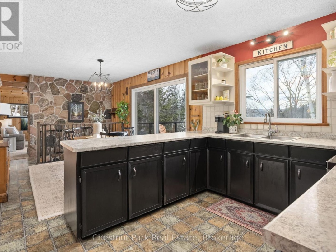 527 HARP LAKE ROAD, Harp Lake