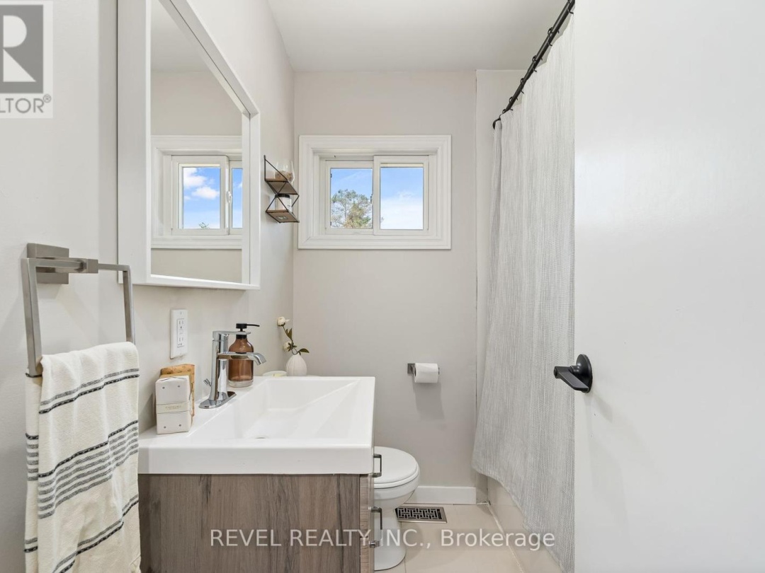 595 HICKORY BEACH ROAD, 