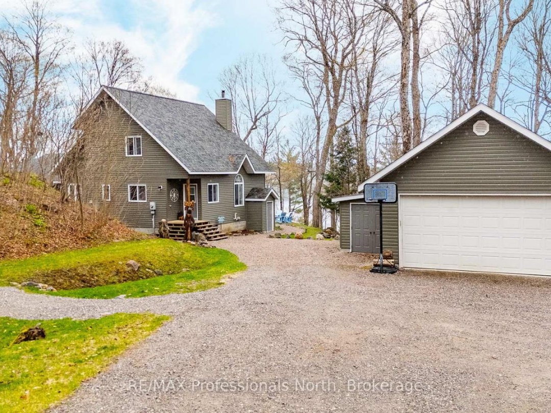 3179 TRAPPERS TRAIL, Miskwabi Lake