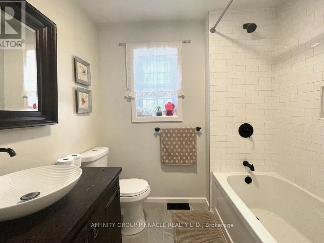 96 PINEWOOD ROAD, McDougall
