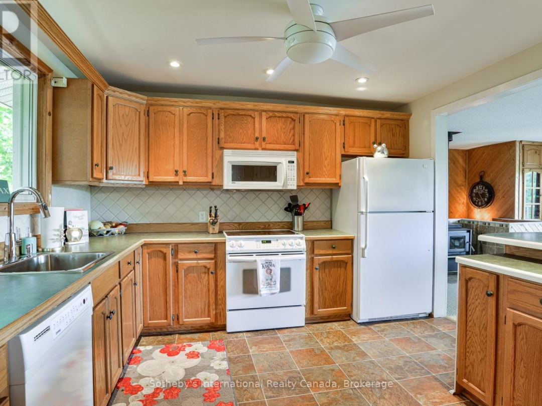 1062 BRADLEY ROAD, Lake Muskoka