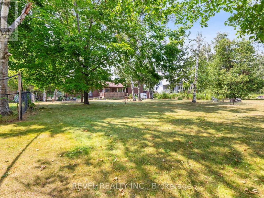 126 PINEWOOD BOULEVARD, Canal Lake