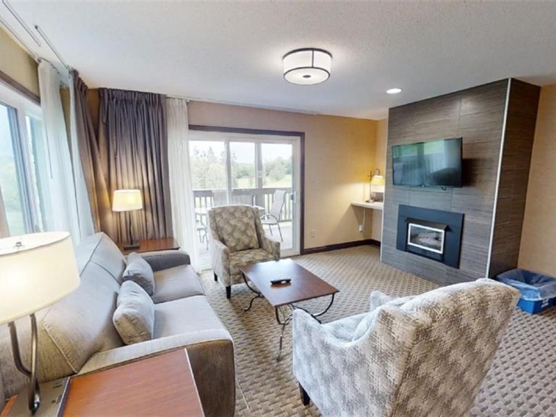 1235 Deerhurst Greens Drive Unit# 31 101, Peninsula Lake