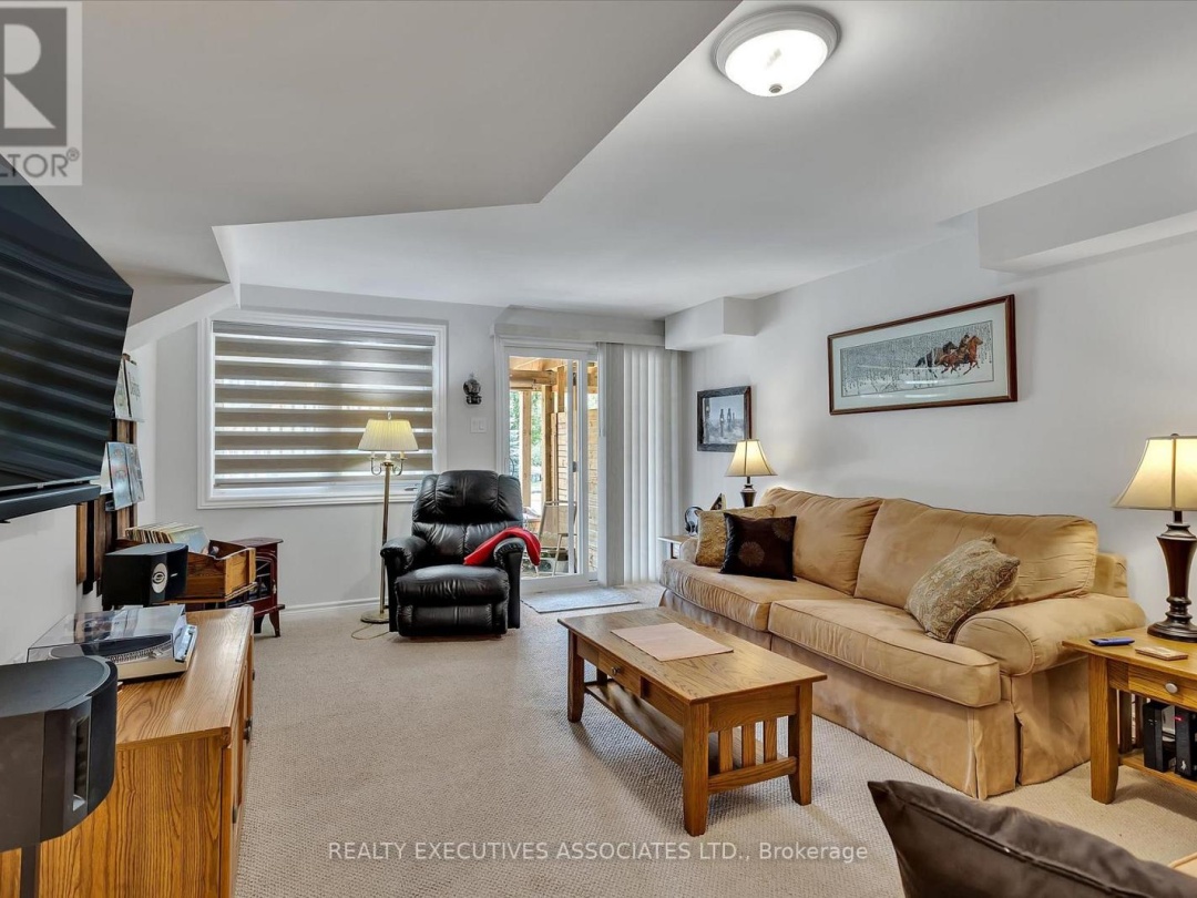 36 - 17 LAKEWOOD CRESCENT, 