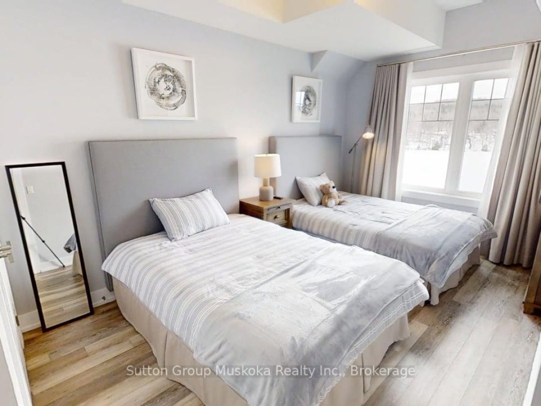 423 - 25 PEN LAKE POINT ROAD, 