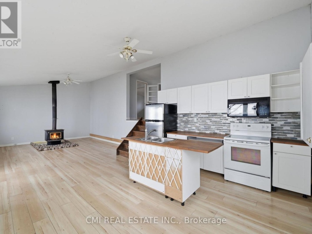 100 ALSOPS BEACH ROAD, Lake Simcoe