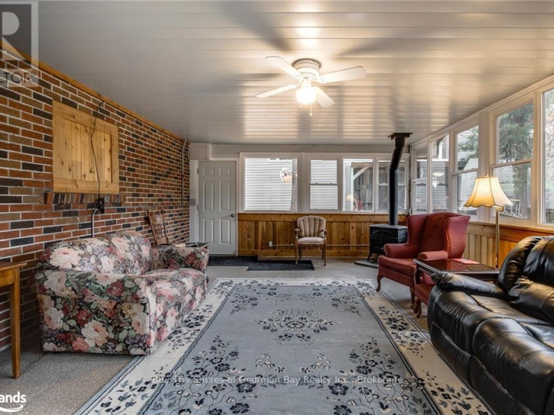 2512 HONEY HARBOUR ROAD, 