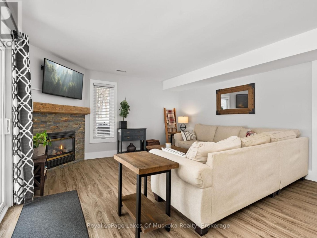 4 - 1551 HIDDEN VALLEY ROAD, Peninsula Lake