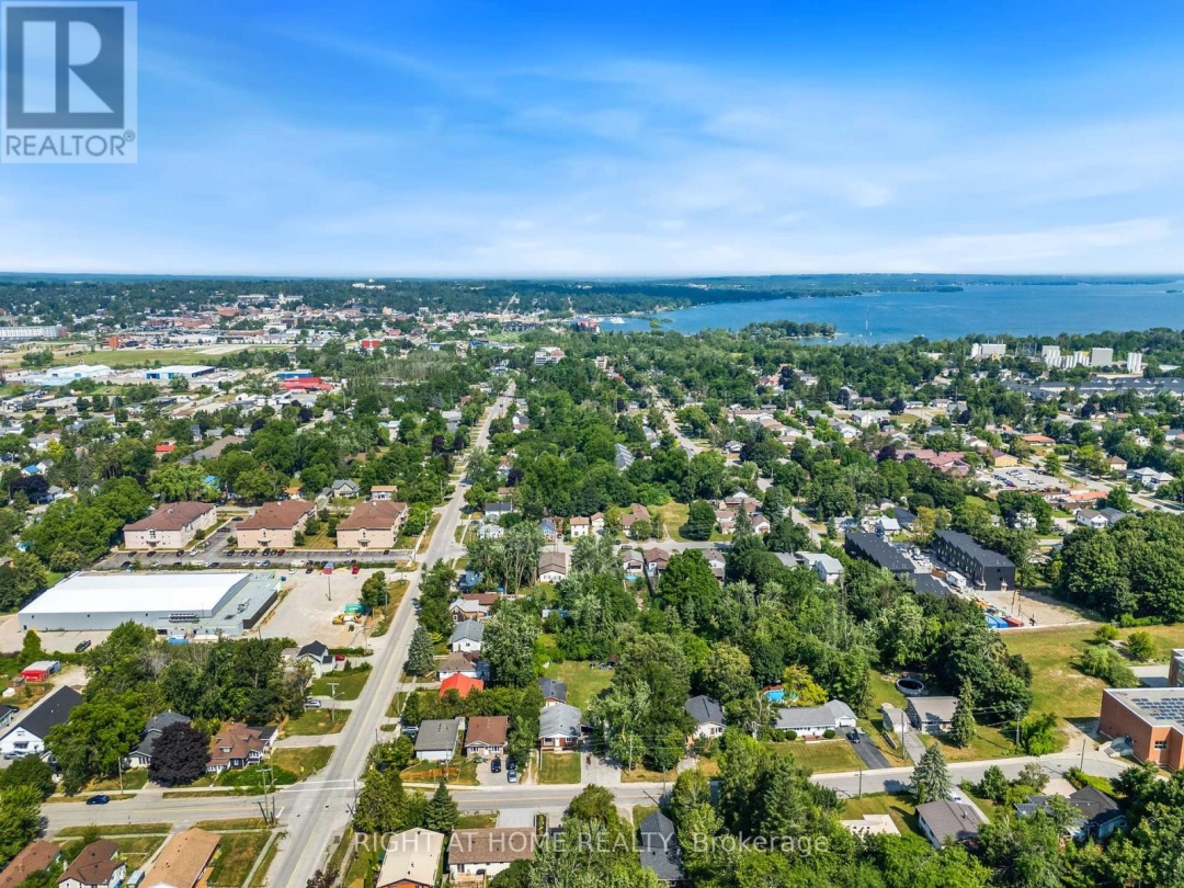 138 SIMCOE STREET, 