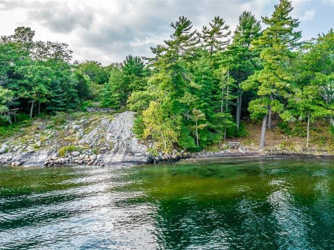 B686 8 Derbyshire Island, Georgian Bay