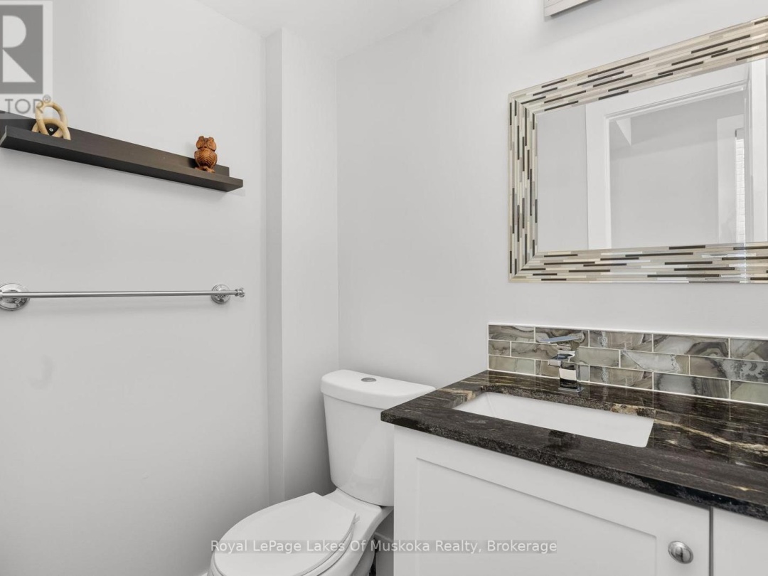 4 - 1551 HIDDEN VALLEY ROAD, Peninsula Lake