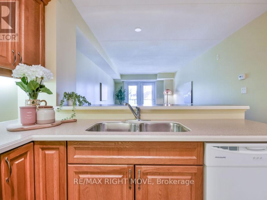 313 - 486 LACLIE STREET, 