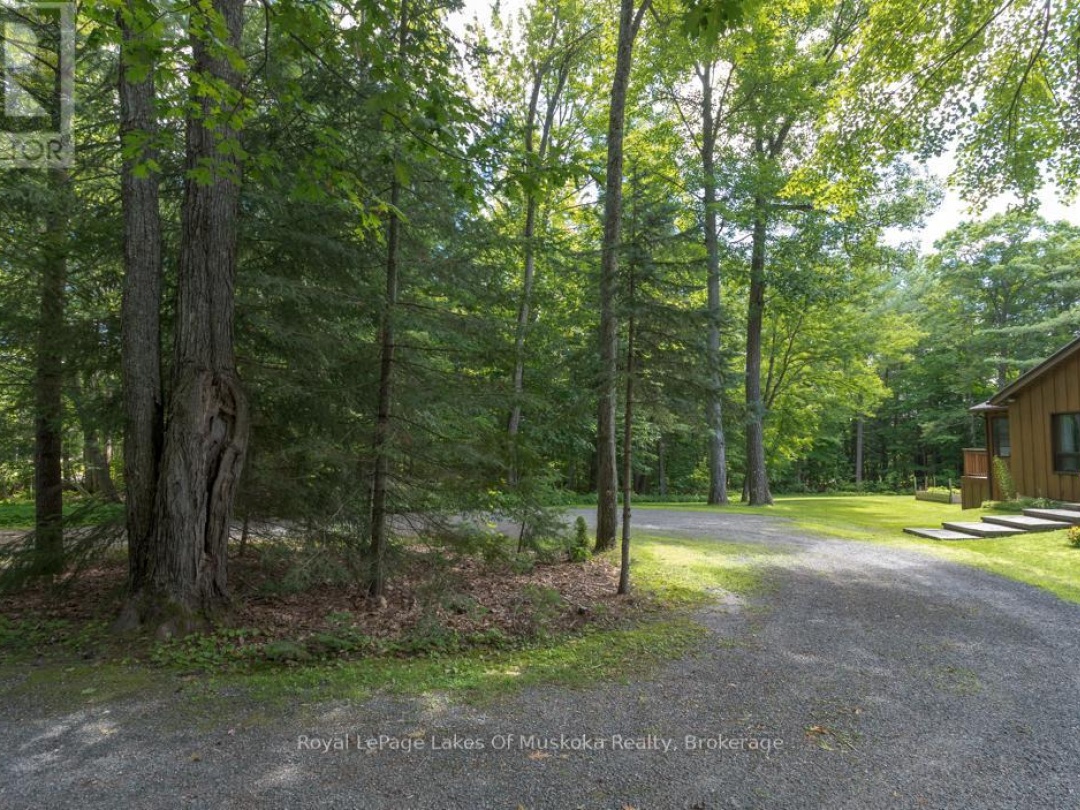 10 MUSKOKA PINES ROAD, 