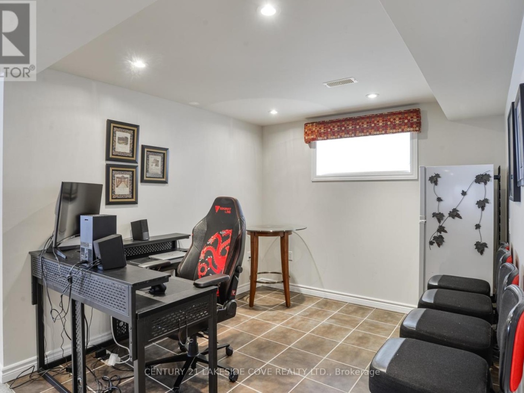 2811 STEPHEN DRIVE, Lake Simcoe