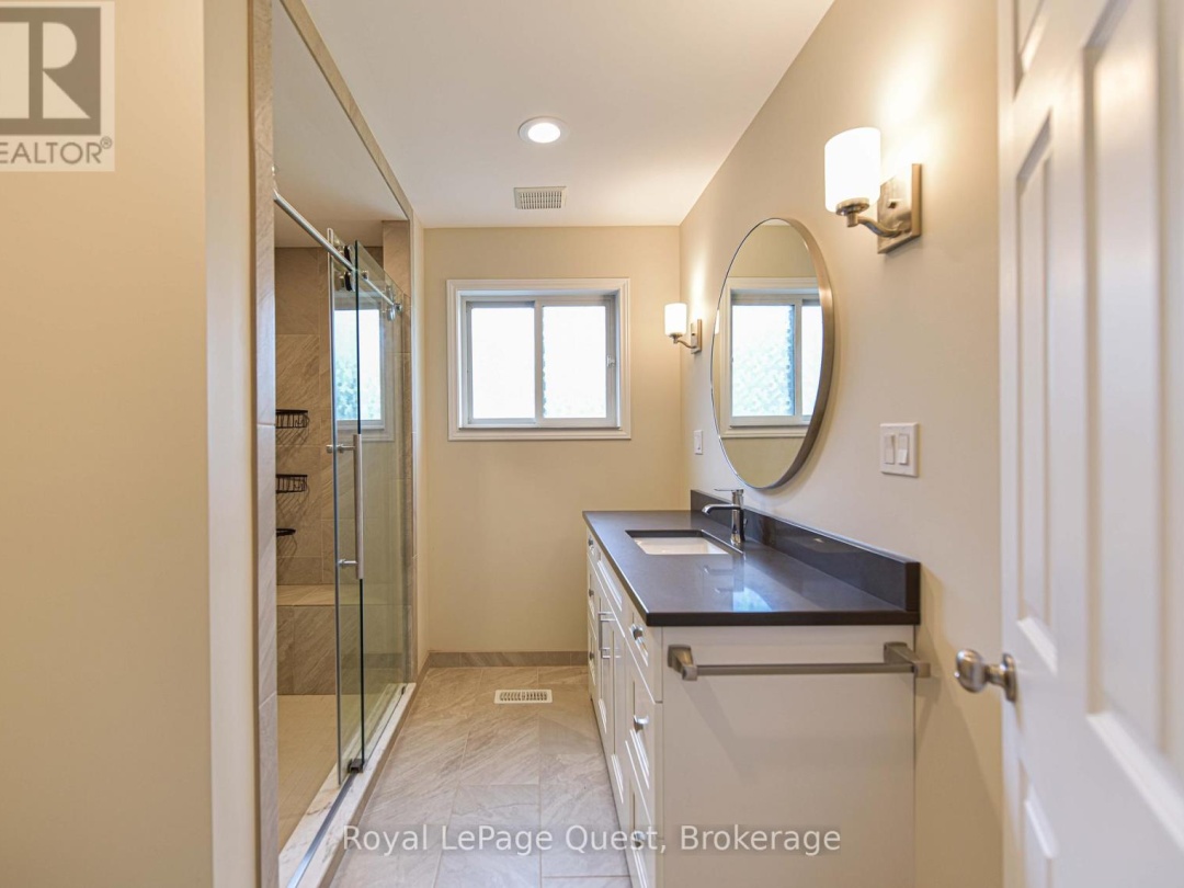 27 HEYDEN AVENUE, Lake Simcoe