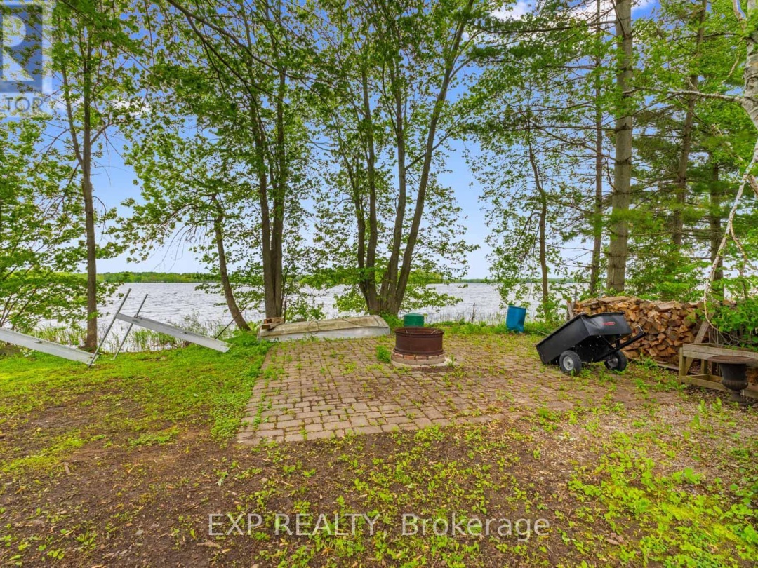 201 AVERY POINT ROAD, Dalrymple Lake