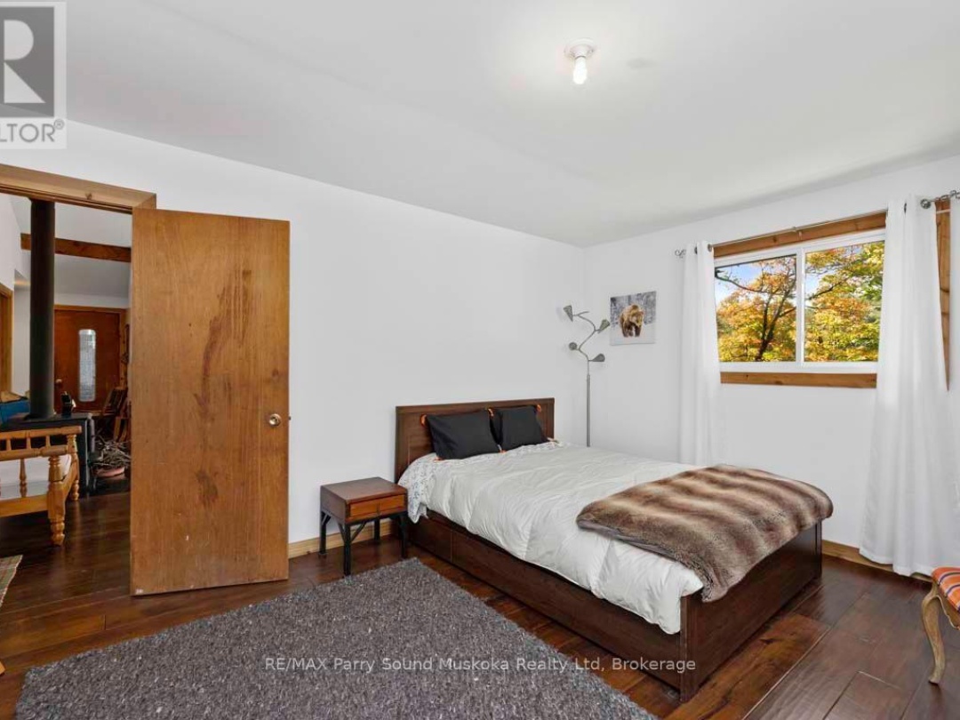 37 LYNBERRY DRIVE, Little Seguin River