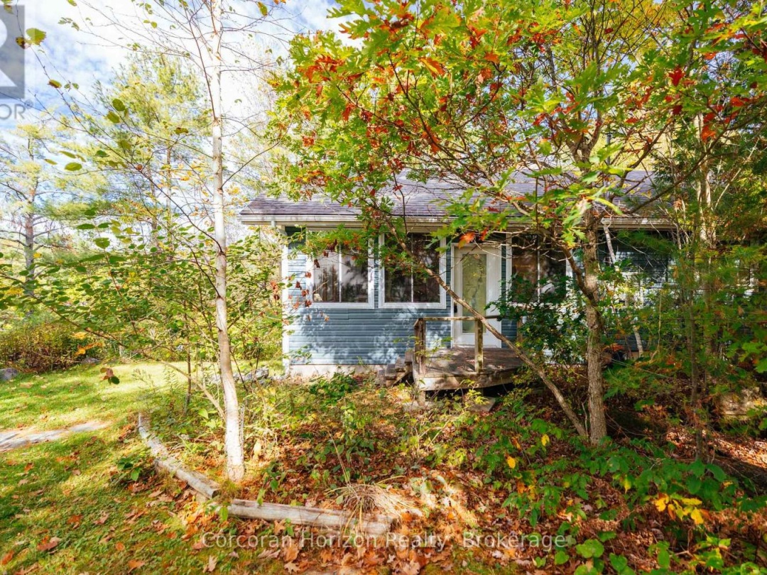566 HUNGRY BAY ROAD W, Six Mile Lake