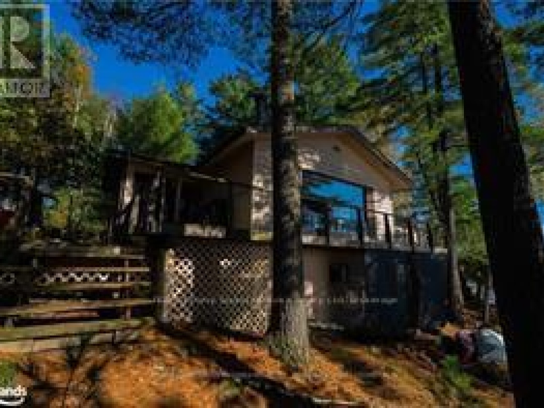 7 & 9 EAST POINT DRIVE, Manitouwabing Lake