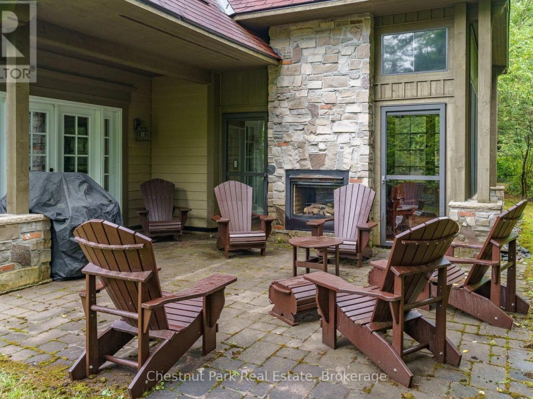 501 GLEN ABBEY WAY E, 