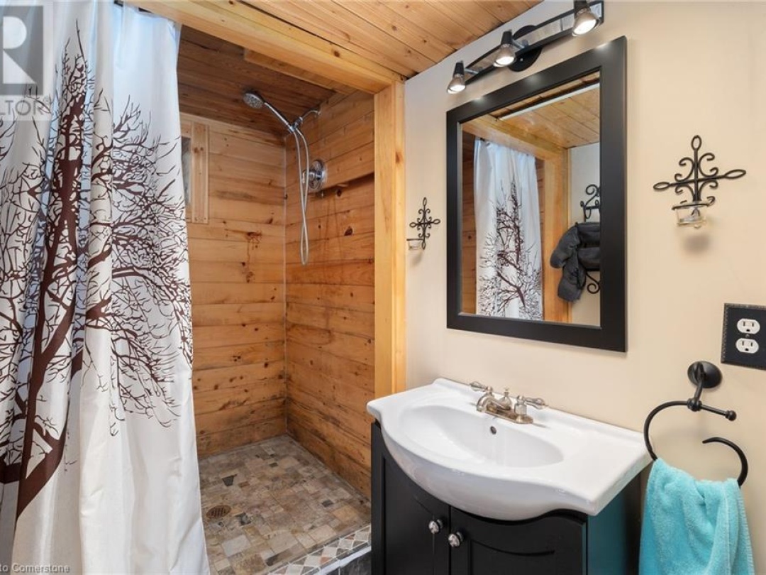235 LOCH ERNE Road, 