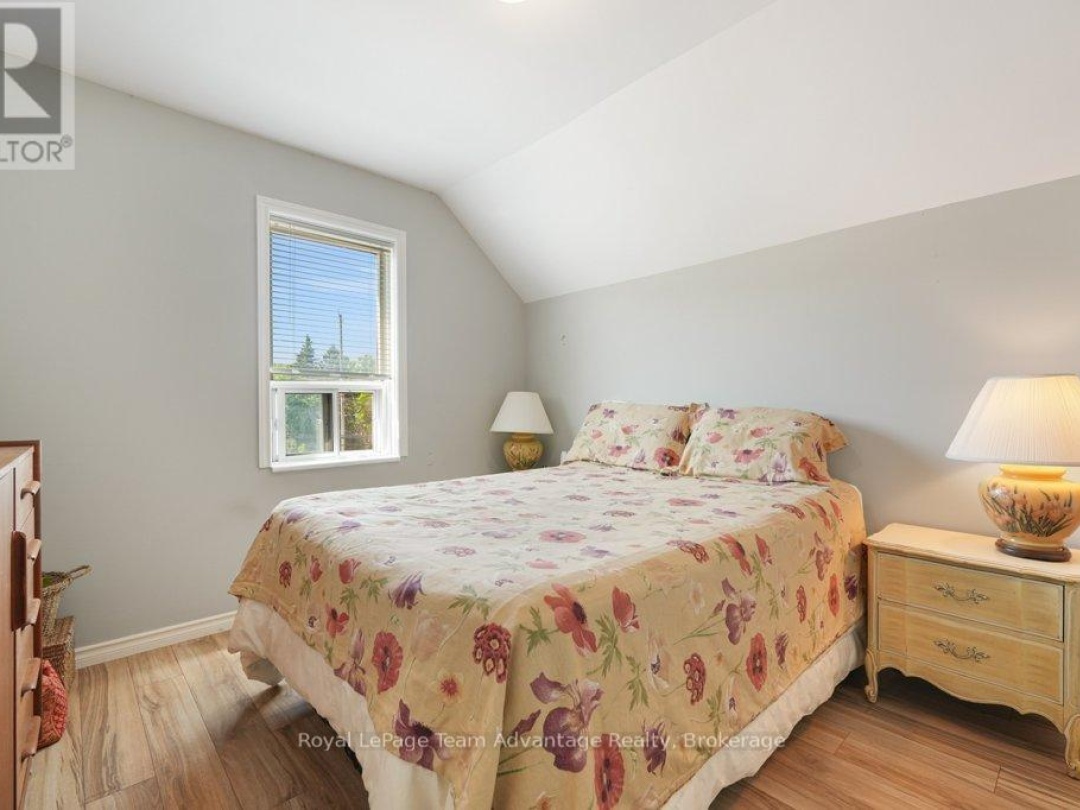 76 BOWES STREET, Parry Sound