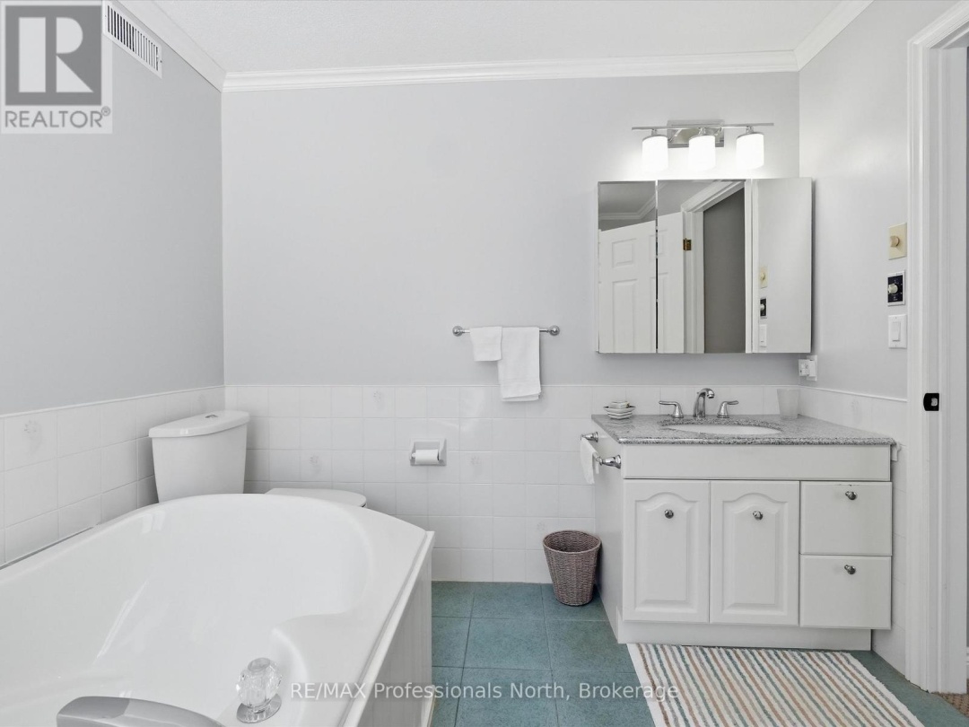 31 THE GRANITE BLUFF, Bracebridge (Macaulay)