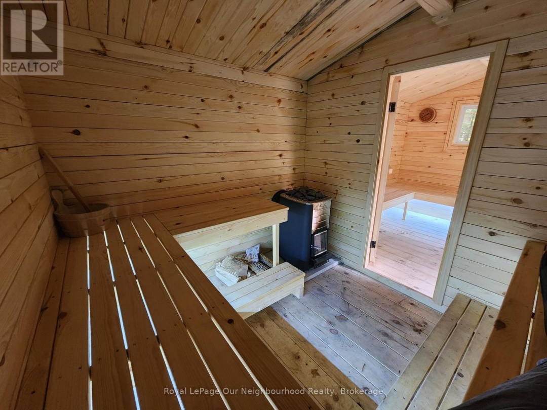 1042 SKI RIDGE TRAIL, 
