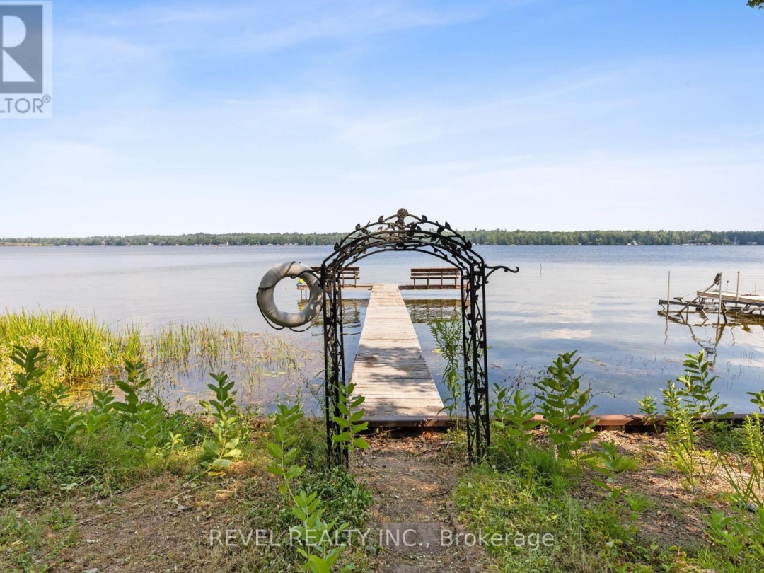 126 PINEWOOD BOULEVARD, Canal Lake