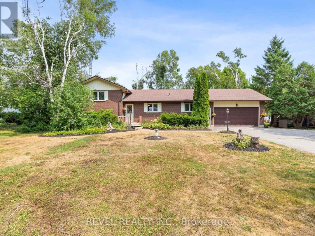 126 PINEWOOD BOULEVARD, Canal Lake