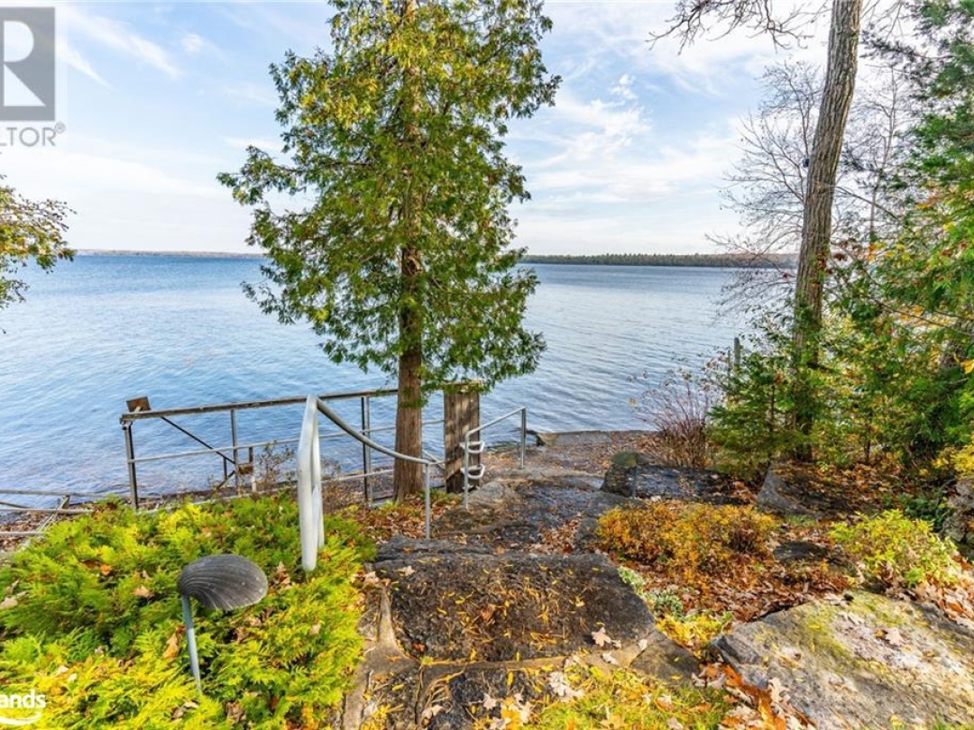 98 Navigators Trail, Pigeon Lake