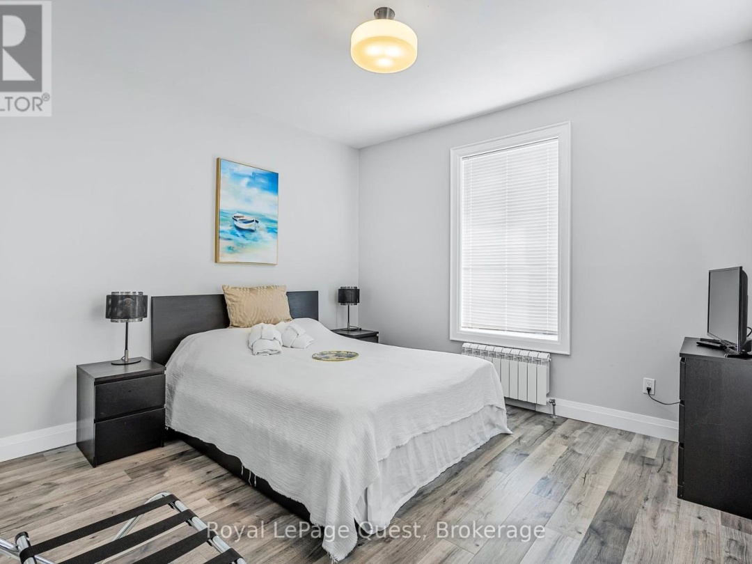 214 MISSISSAGA STREET W, 