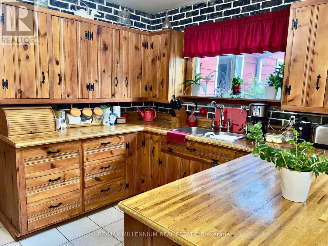 3741 CEDAR RAPIDS DRIVE S, 