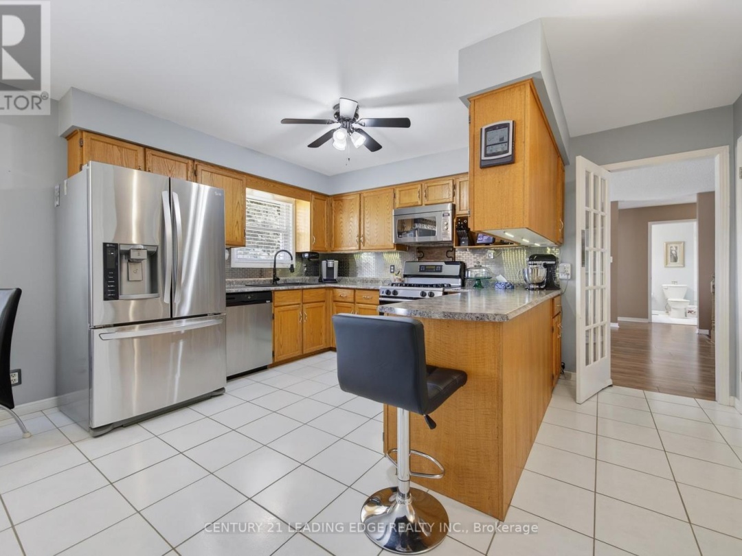 17 SANDLEWOOD TRAIL, Lake Simcoe