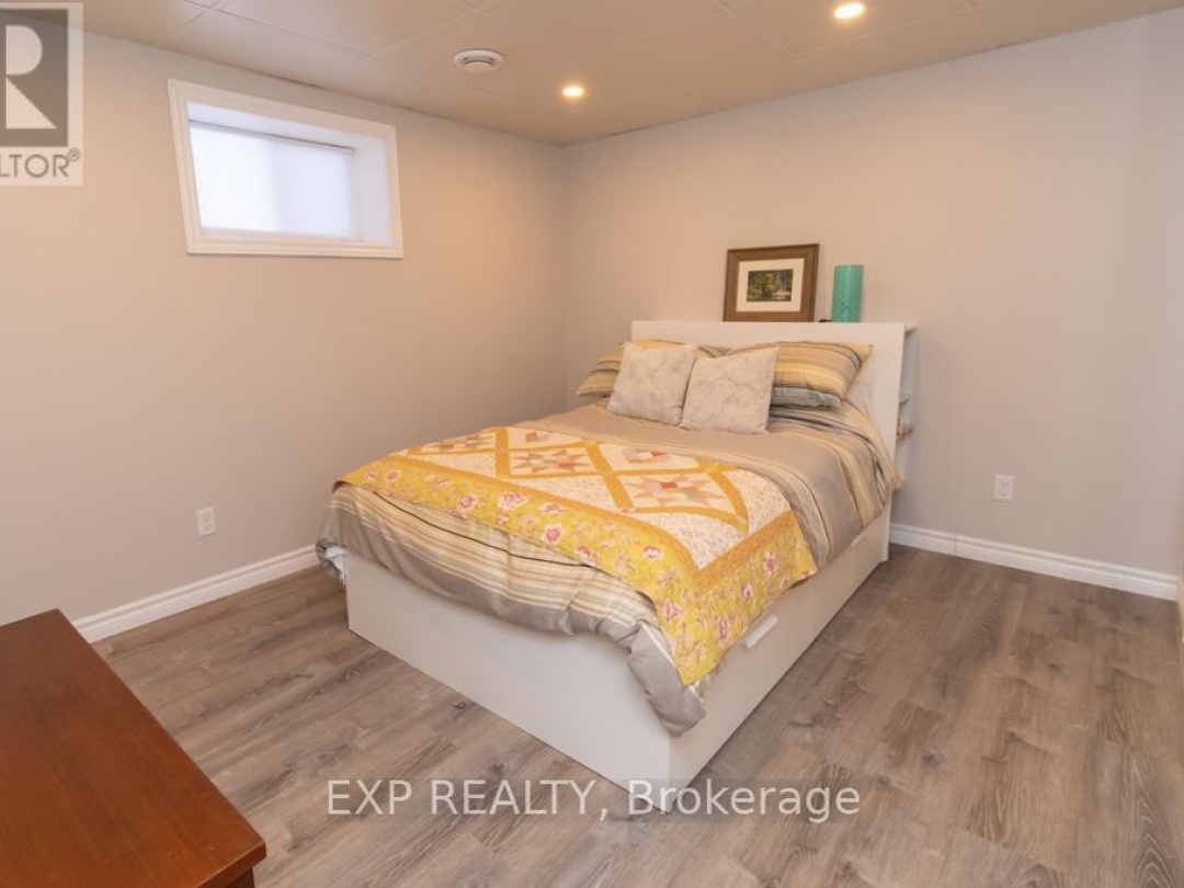 56 BECKETTS SIDE ROAD N, 