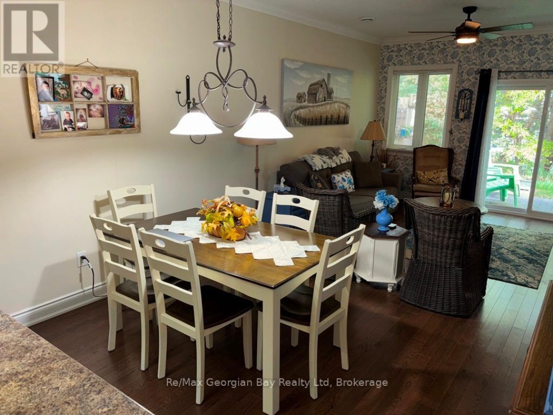 10 MAPLE COURT, 