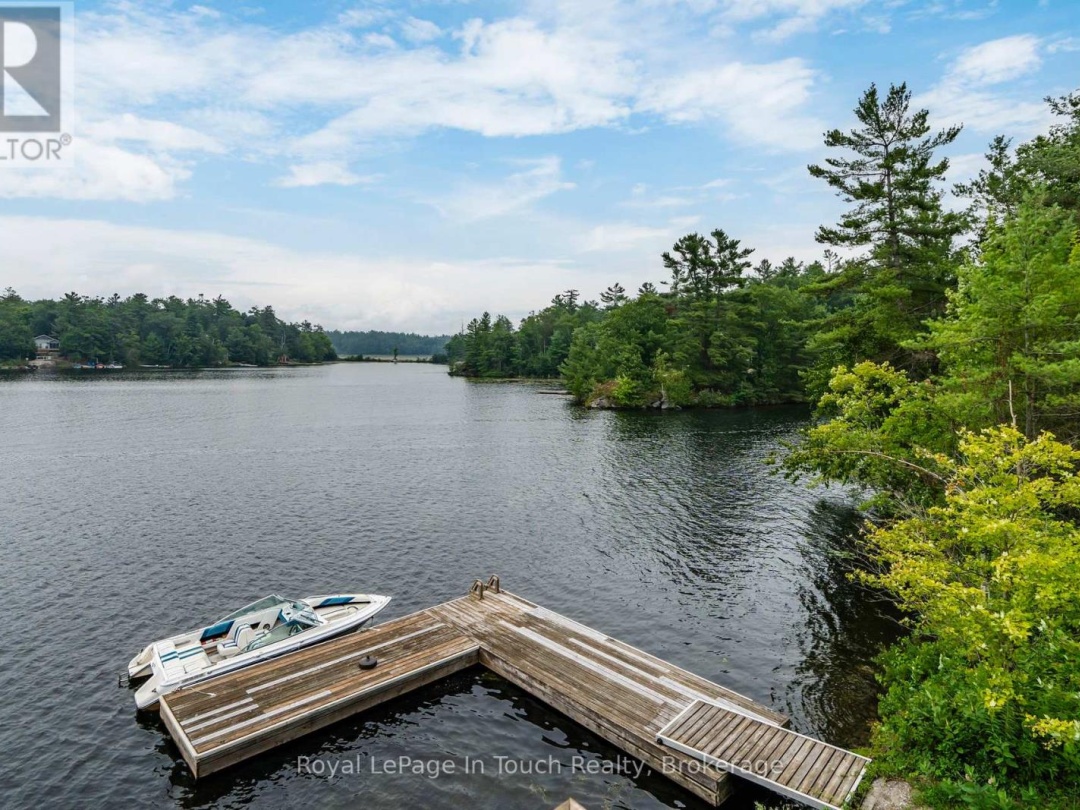390 ISLAND 360 ISLAND, Six Mile Lake