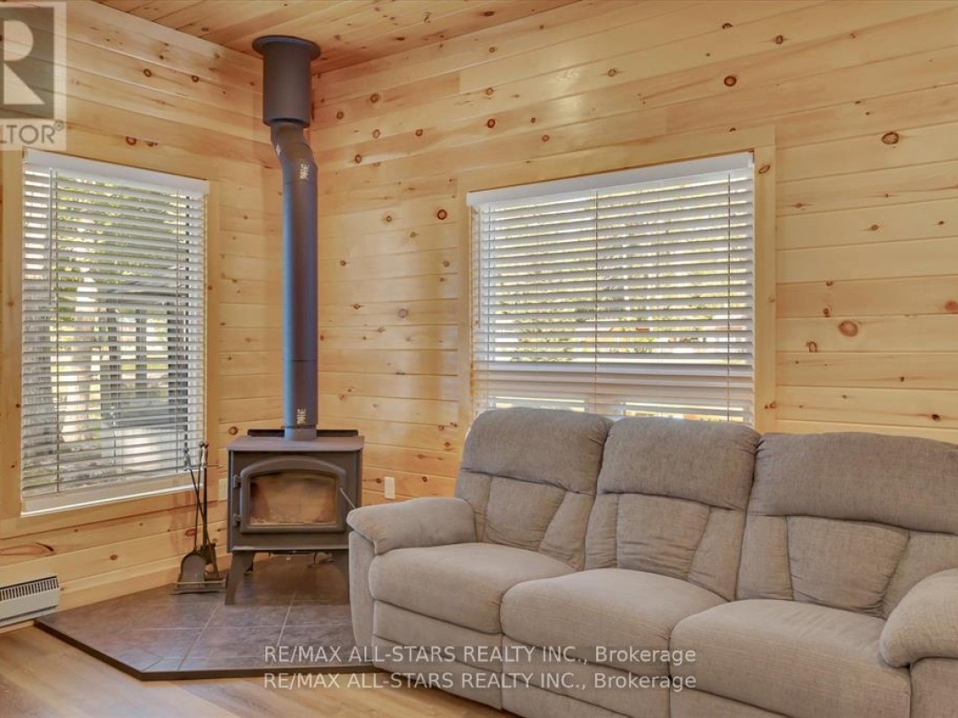11 LITTLE BAY DRIVE, Gull River