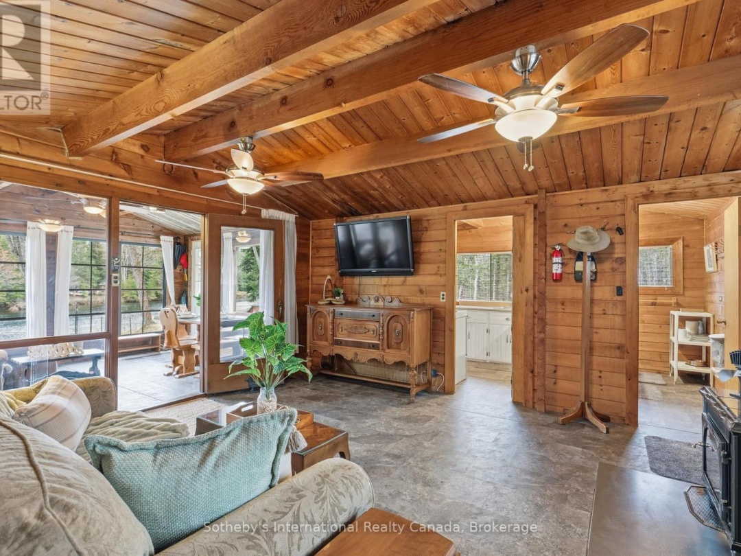 1041 CROCKFORD LANE S, Muskoka River