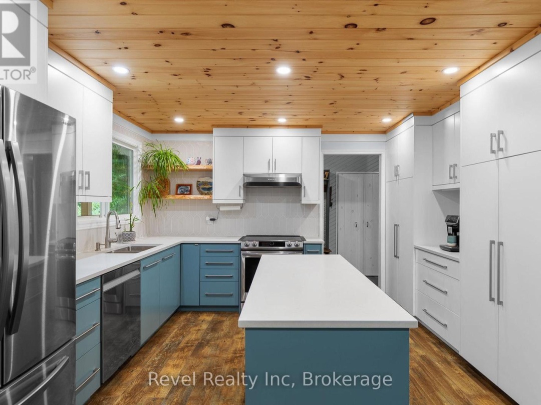 210 BURNETT'S ROAD, Manitouwabing Lake
