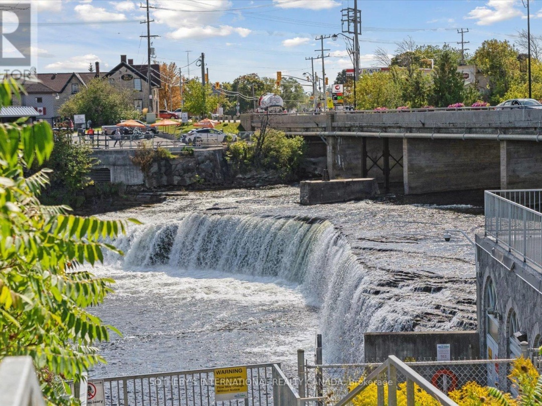 PENTHOUSE 1 - 19A WEST STREET N, 