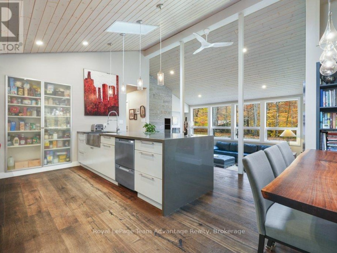 34 BEECHWOOD LANE, Hooton Lake