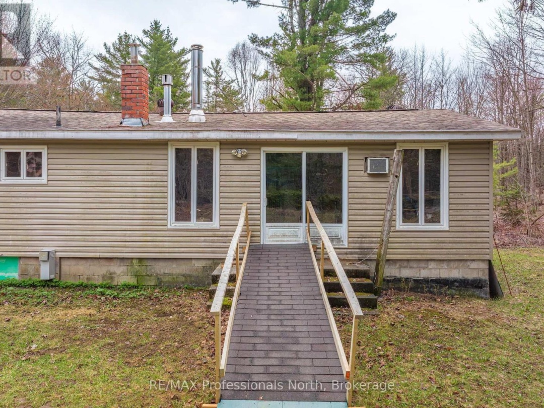 1056 KIRK LINE W, Bracebridge (Macaulay)